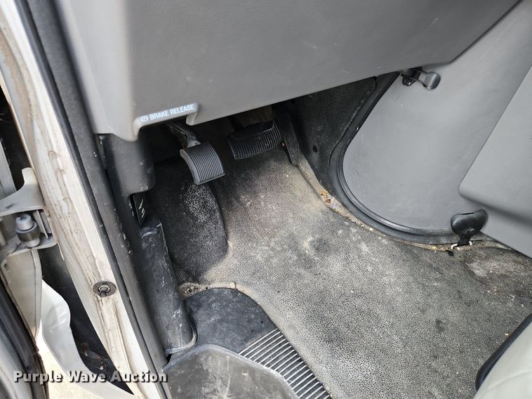 image for item LM9144 2002 Ford E350 Super Duty XL  handicap accessible van