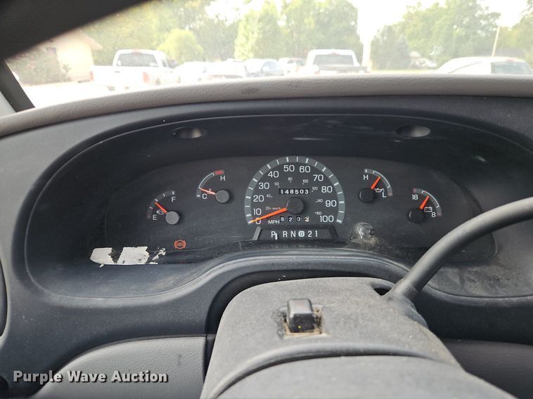 image for item LM9144 2002 Ford E350 Super Duty XL  handicap accessible van