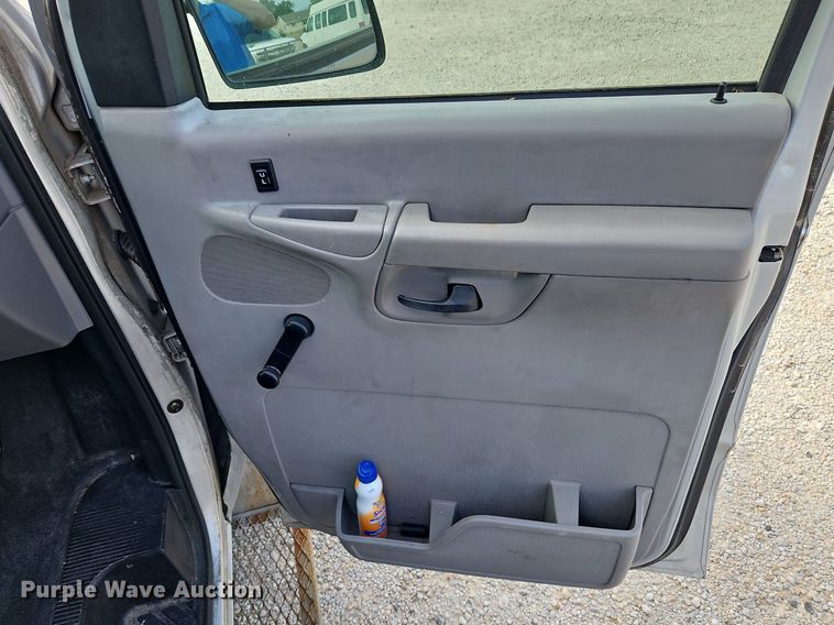 image for item LM9144 2002 Ford E350 Super Duty XL  handicap accessible van