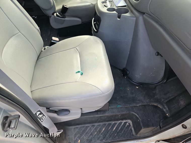 image for item LM9144 2002 Ford E350 Super Duty XL  handicap accessible van