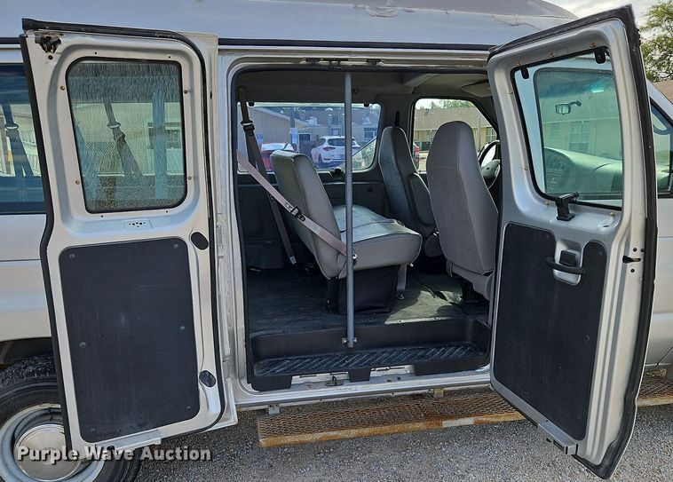 image for item LM9144 2002 Ford E350 Super Duty XL  handicap accessible van
