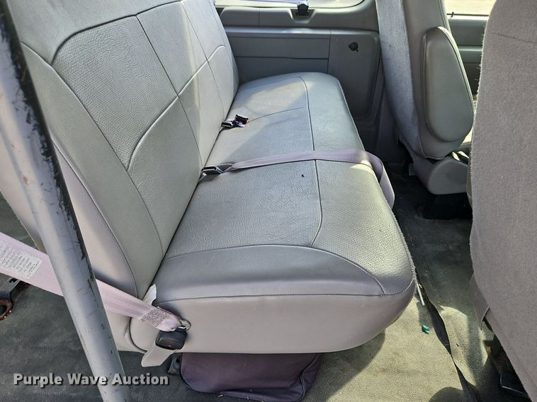 image for item LM9144 2002 Ford E350 Super Duty XL  handicap accessible van