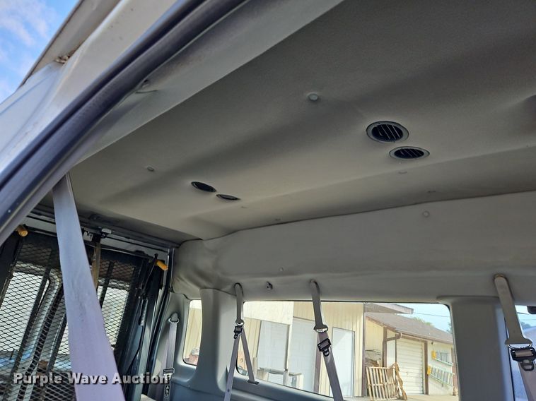image for item LM9144 2002 Ford E350 Super Duty XL  handicap accessible van