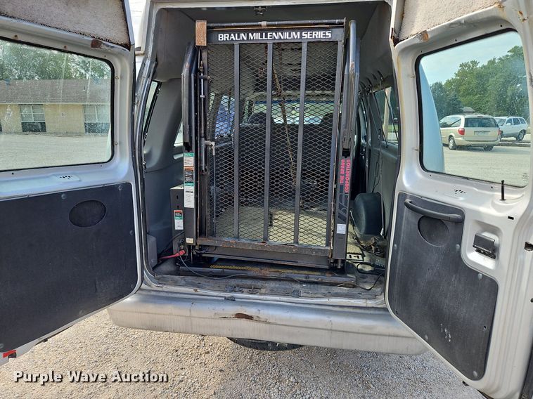 image for item LM9144 2002 Ford E350 Super Duty XL  handicap accessible van