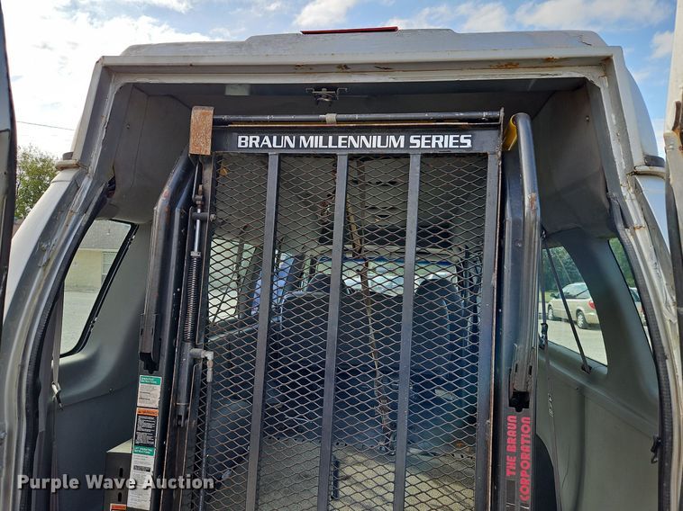 image for item LM9144 2002 Ford E350 Super Duty XL  handicap accessible van