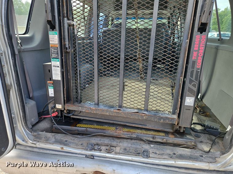 image for item LM9144 2002 Ford E350 Super Duty XL  handicap accessible van