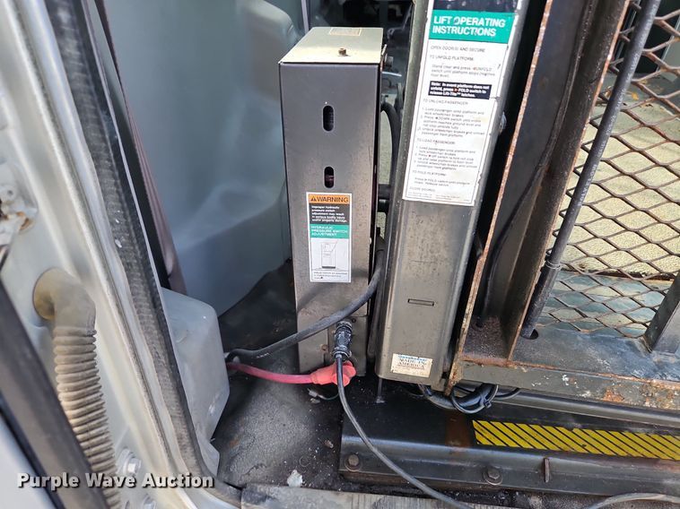 image for item LM9144 2002 Ford E350 Super Duty XL  handicap accessible van