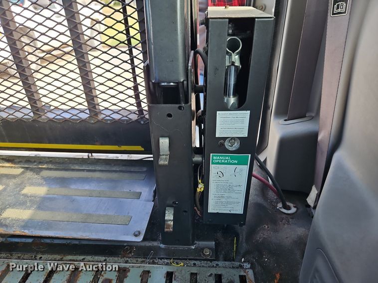 image for item LM9144 2002 Ford E350 Super Duty XL  handicap accessible van