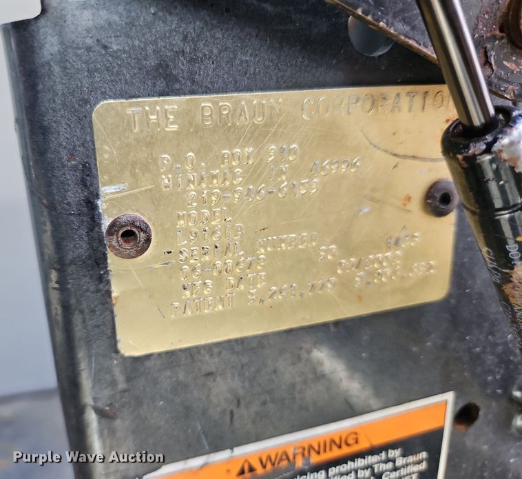 image for item LM9144 2002 Ford E350 Super Duty XL  handicap accessible van