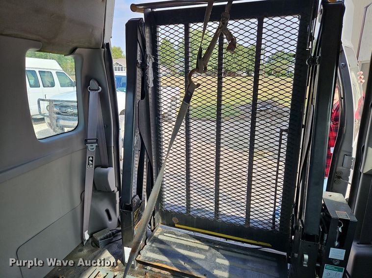 image for item LM9144 2002 Ford E350 Super Duty XL  handicap accessible van