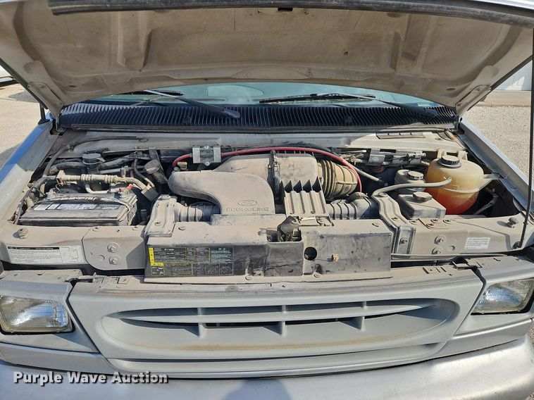 image for item LM9144 2002 Ford E350 Super Duty XL  handicap accessible van