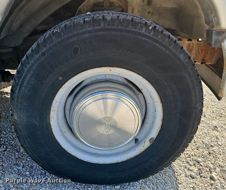 image for item LM9144 2002 Ford E350 Super Duty XL  handicap accessible van