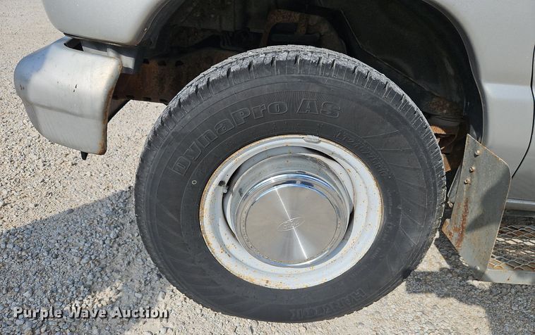 image for item LM9144 2002 Ford E350 Super Duty XL  handicap accessible van