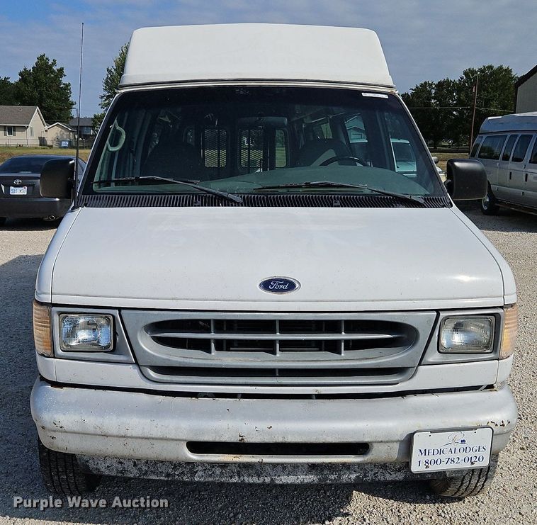 image for item LM9145 2001 Ford E250  handicap accessible van