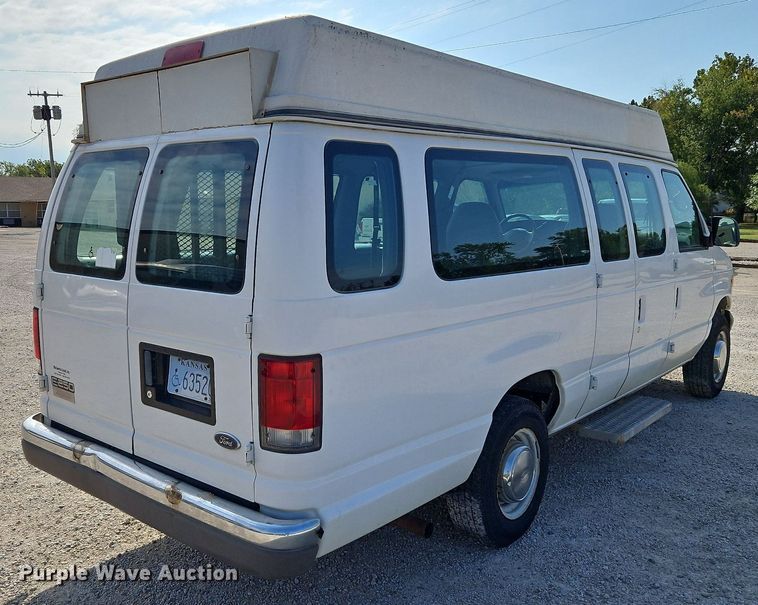 image for item LM9145 2001 Ford E250  handicap accessible van