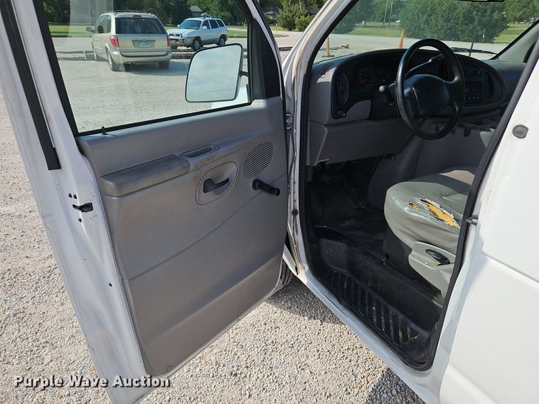 image for item LM9145 2001 Ford E250  handicap accessible van