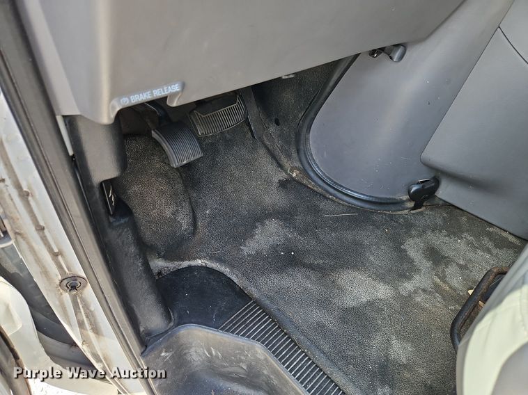 image for item LM9145 2001 Ford E250  handicap accessible van