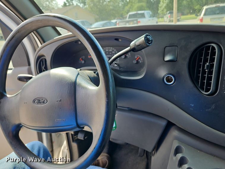 image for item LM9145 2001 Ford E250  handicap accessible van