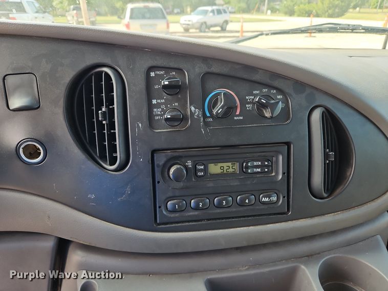 image for item LM9145 2001 Ford E250  handicap accessible van