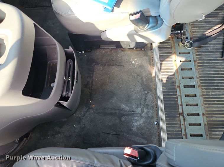 image for item LM9145 2001 Ford E250  handicap accessible van