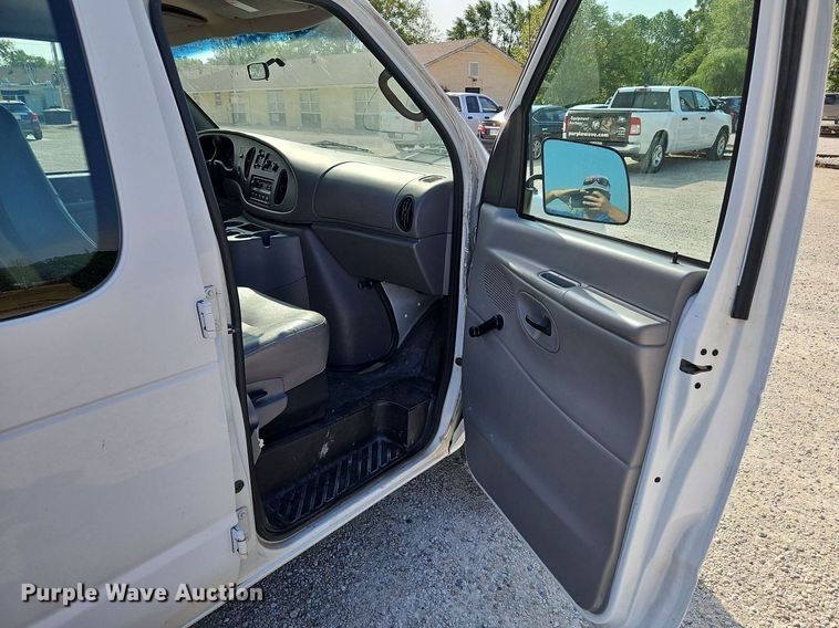 image for item LM9145 2001 Ford E250  handicap accessible van