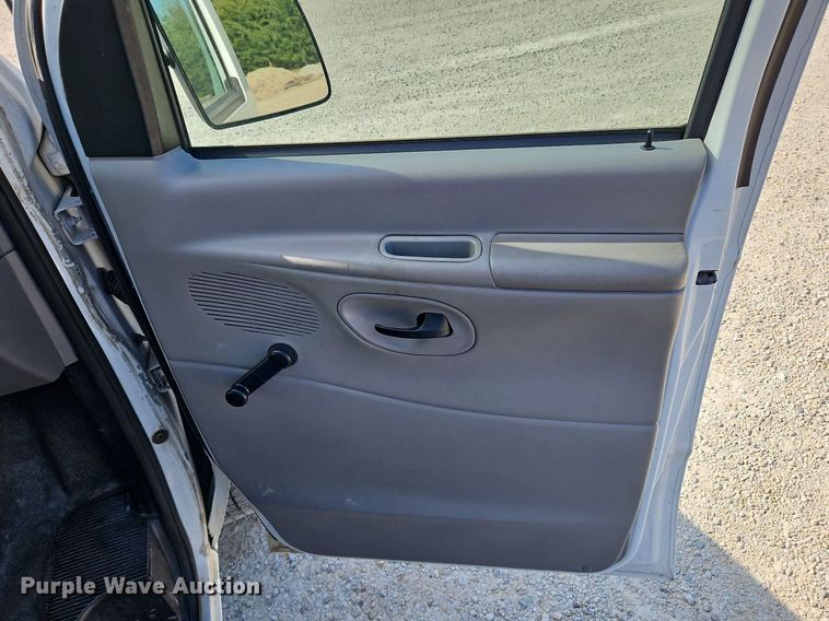 image for item LM9145 2001 Ford E250  handicap accessible van