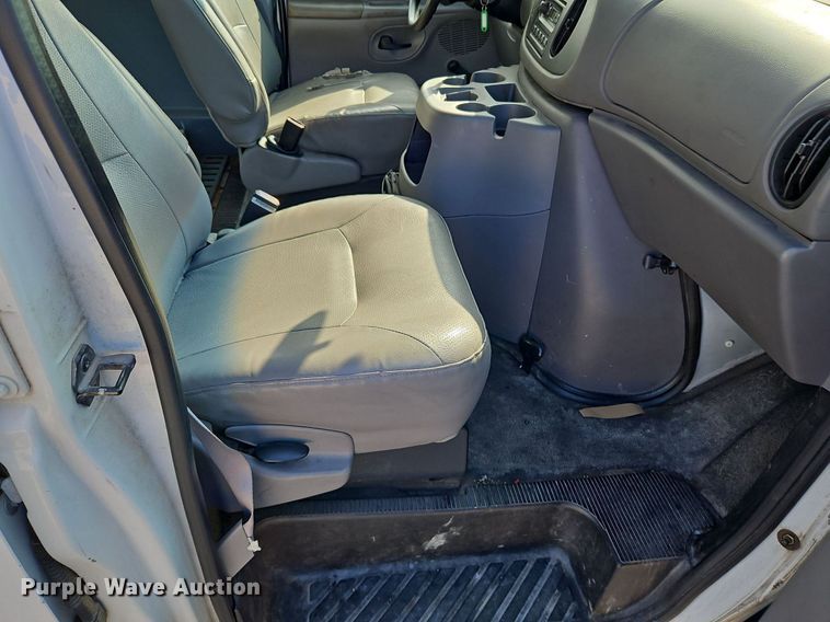 image for item LM9145 2001 Ford E250  handicap accessible van