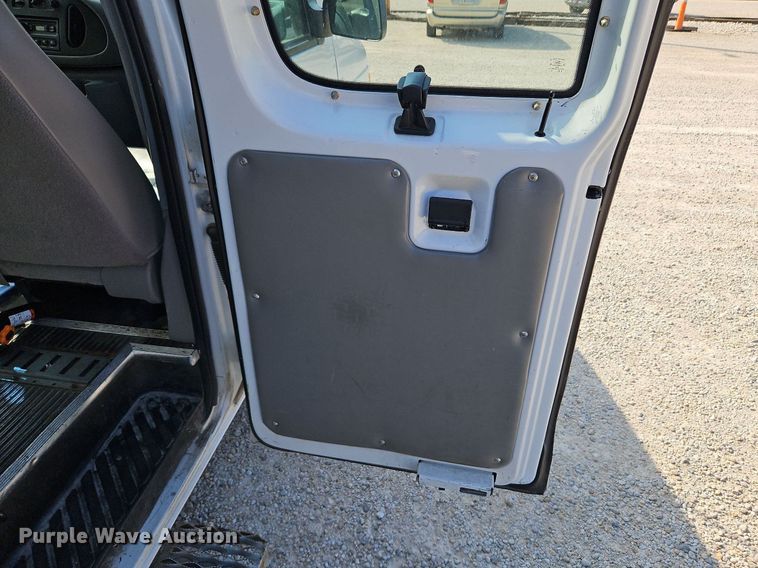 image for item LM9145 2001 Ford E250  handicap accessible van