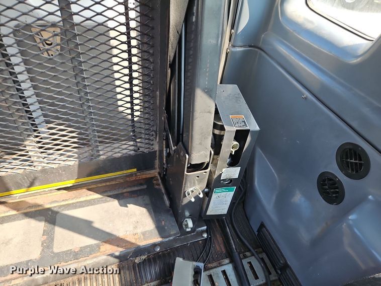 image for item LM9145 2001 Ford E250  handicap accessible van