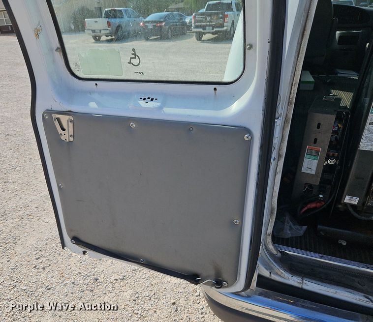 image for item LM9145 2001 Ford E250  handicap accessible van