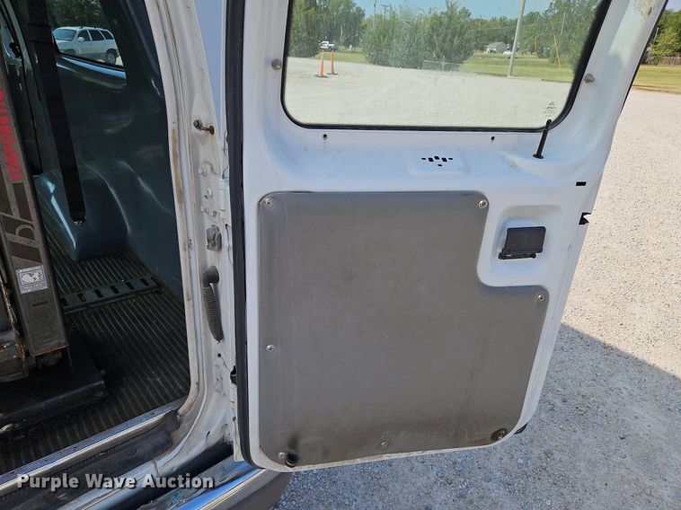 image for item LM9145 2001 Ford E250  handicap accessible van