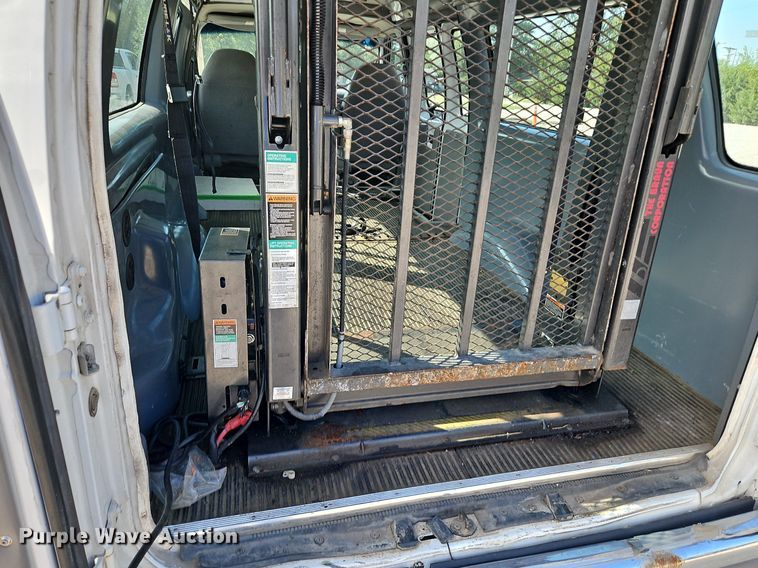 image for item LM9145 2001 Ford E250  handicap accessible van