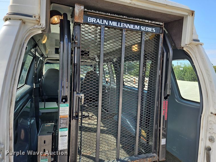 image for item LM9145 2001 Ford E250  handicap accessible van