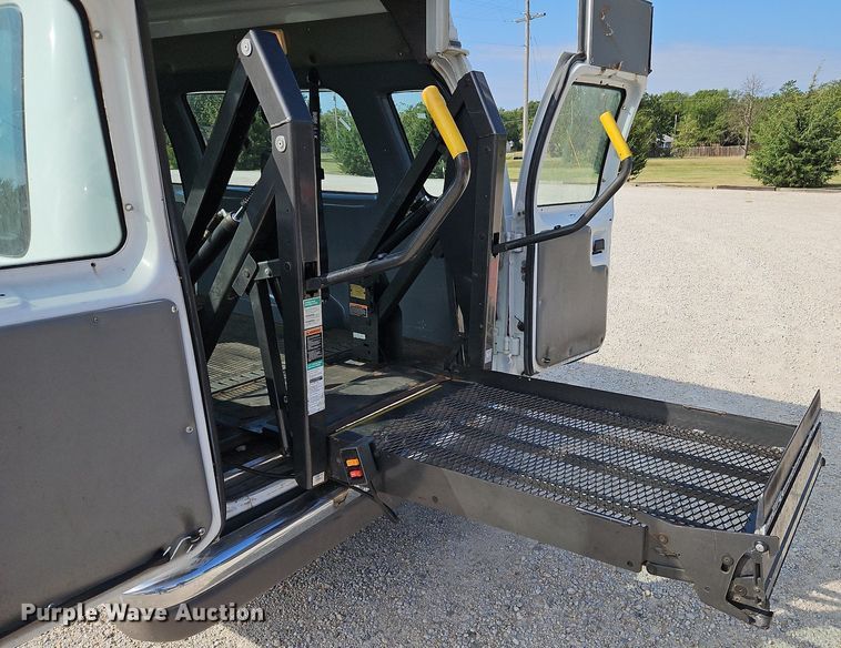 image for item LM9145 2001 Ford E250  handicap accessible van