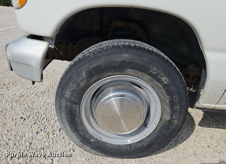 image for item LM9145 2001 Ford E250  handicap accessible van