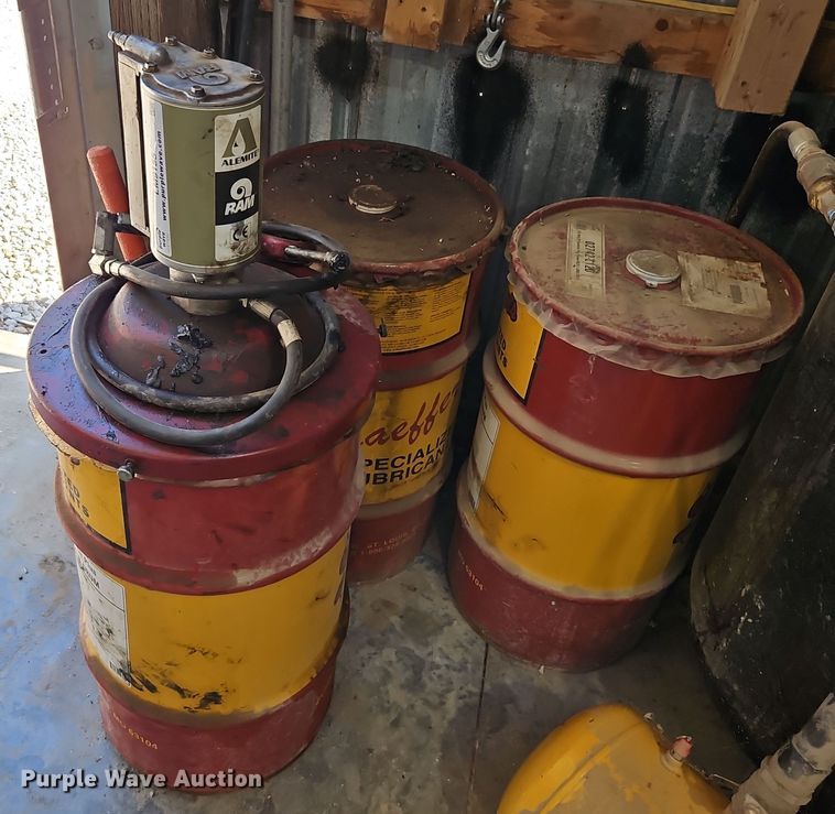 image for item LM9155 Alamite Ram  pneumatic grease pump