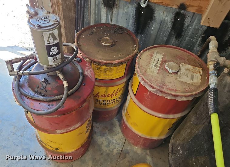 image for item LM9155 Alamite Ram  pneumatic grease pump