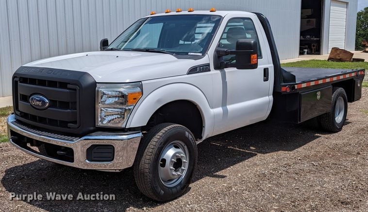 image for item LM9789 2015 Ford F350 Super Duty  flatbed pickup truck