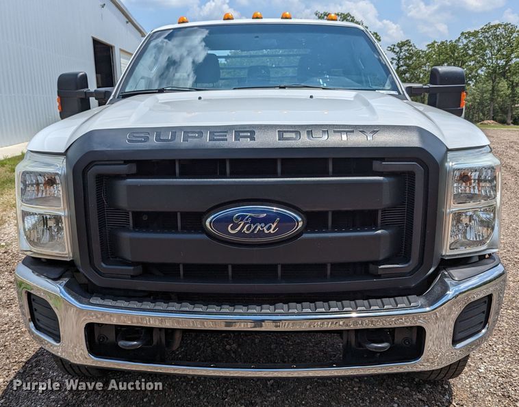 image for item LM9789 2015 Ford F350 Super Duty  flatbed pickup truck