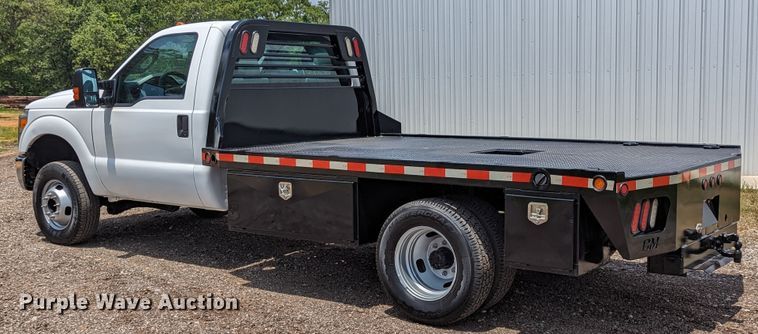 image for item LM9789 2015 Ford F350 Super Duty  flatbed pickup truck