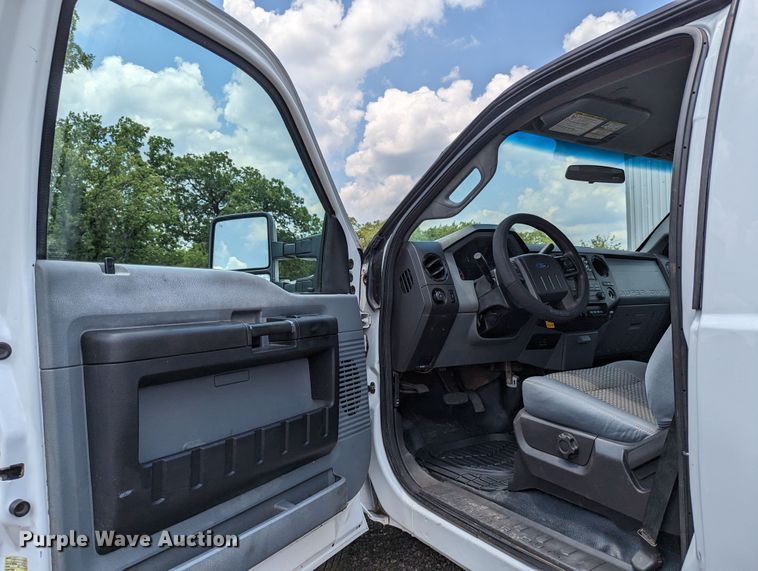 image for item LM9789 2015 Ford F350 Super Duty  flatbed pickup truck