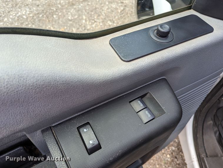 image for item LM9789 2015 Ford F350 Super Duty  flatbed pickup truck