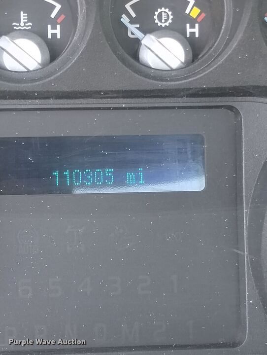 image for item LM9789 2015 Ford F350 Super Duty  flatbed pickup truck