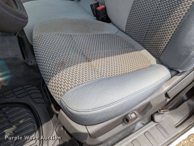 image for item LM9789 2015 Ford F350 Super Duty  flatbed pickup truck