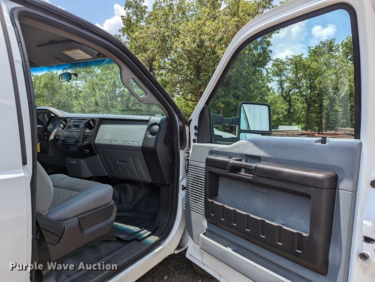 image for item LM9789 2015 Ford F350 Super Duty  flatbed pickup truck