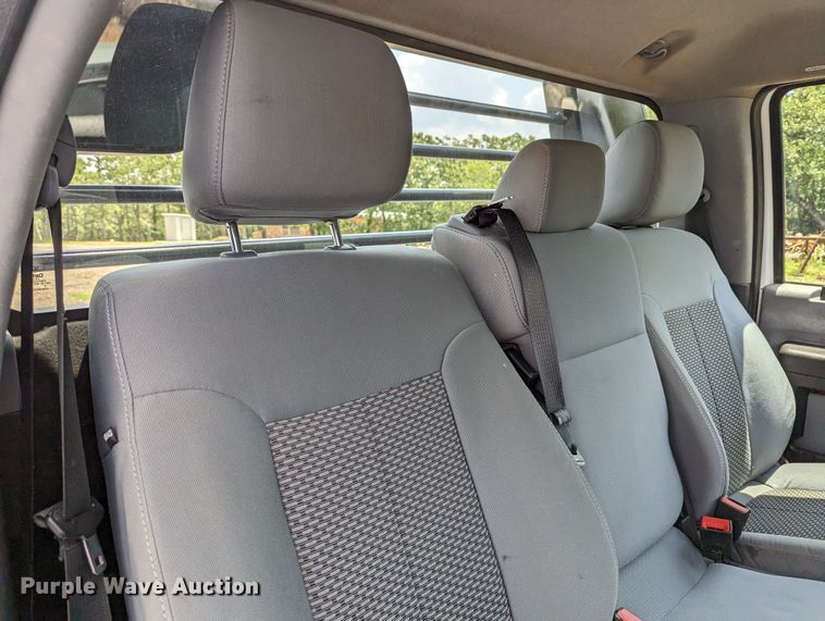 image for item LM9789 2015 Ford F350 Super Duty  flatbed pickup truck