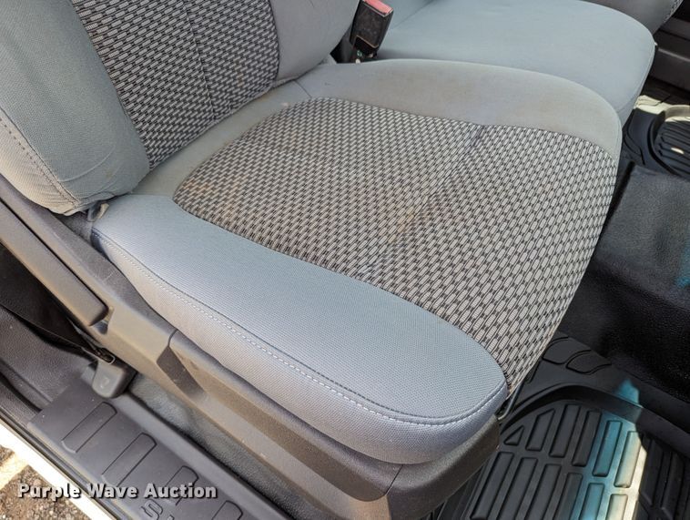 image for item LM9789 2015 Ford F350 Super Duty  flatbed pickup truck