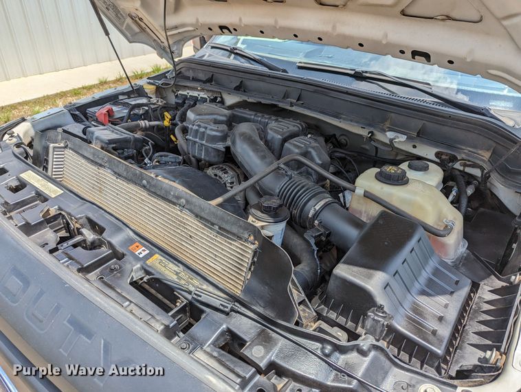 image for item LM9789 2015 Ford F350 Super Duty  flatbed pickup truck