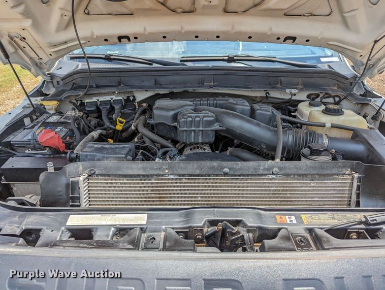 image for item LM9789 2015 Ford F350 Super Duty  flatbed pickup truck