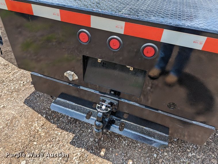 image for item LM9789 2015 Ford F350 Super Duty  flatbed pickup truck